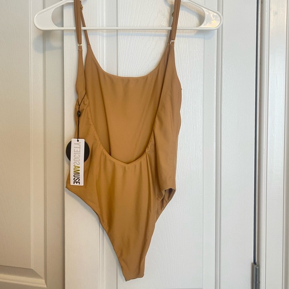 AMUSE Solid One Piece - Picture 4 of 4